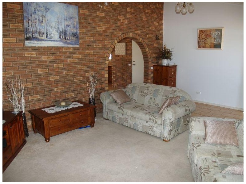 2 23 Russell Street, Numurkah VIC 3636