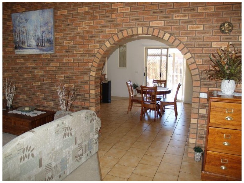 2 23 Russell Street, Numurkah VIC 3636