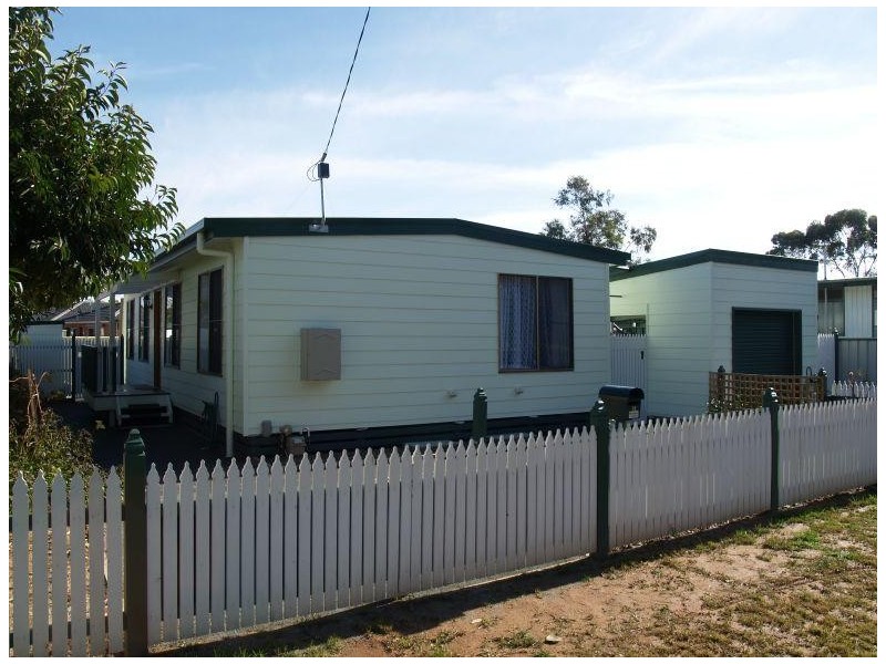 32 Murray Ave, Numurkah VIC 3636