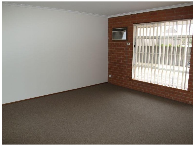 2 108 Saxton Street, Numurkah VIC 3636