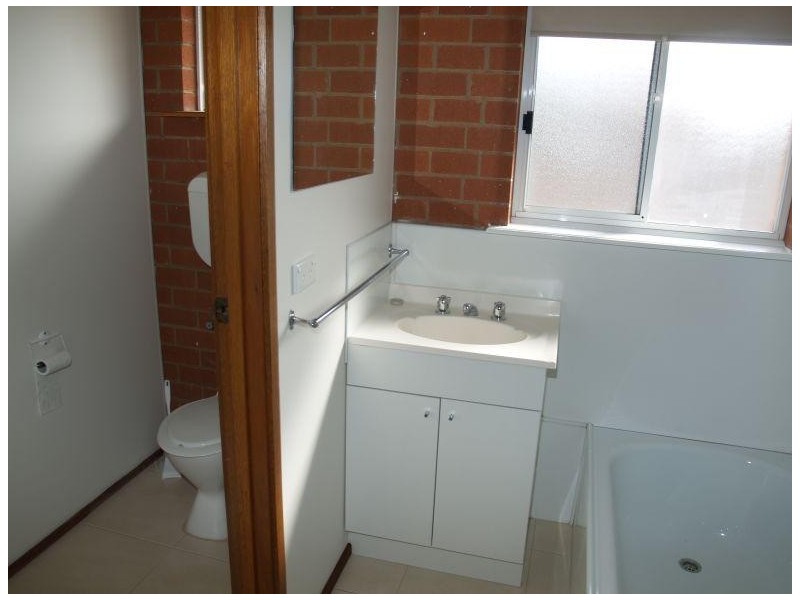 2 108 Saxton Street, Numurkah VIC 3636