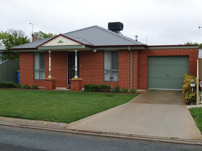 1 35 Mccarthy Ave, Numurkah VIC 3636