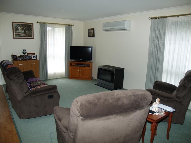 1 35 Mccarthy Ave, Numurkah VIC 3636