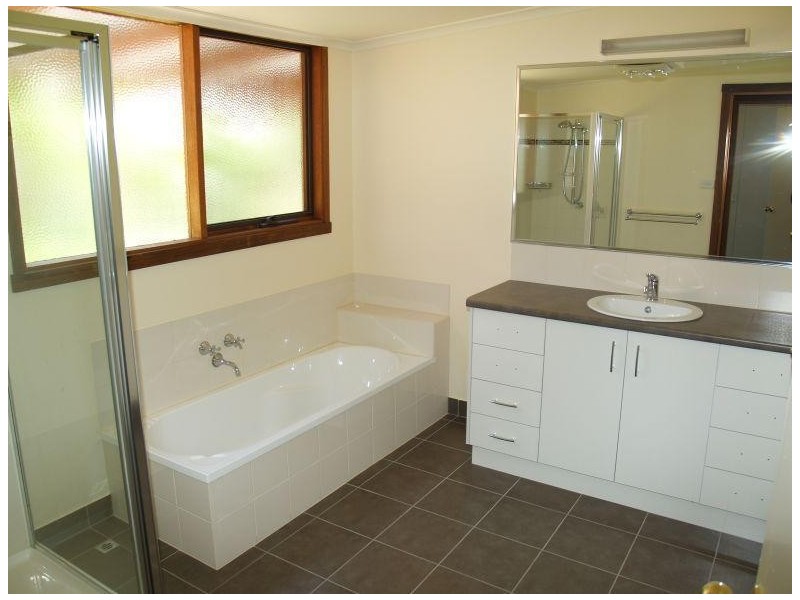 5 Glenny Lane, Numurkah VIC 3636