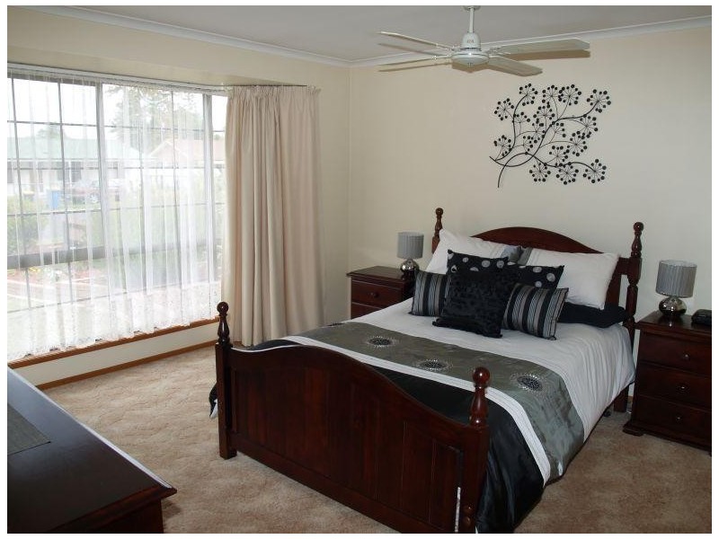 8 Swallow Street, Numurkah VIC 3636
