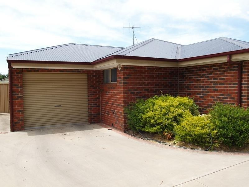 2/3 Russell Street, Numurkah VIC 3636