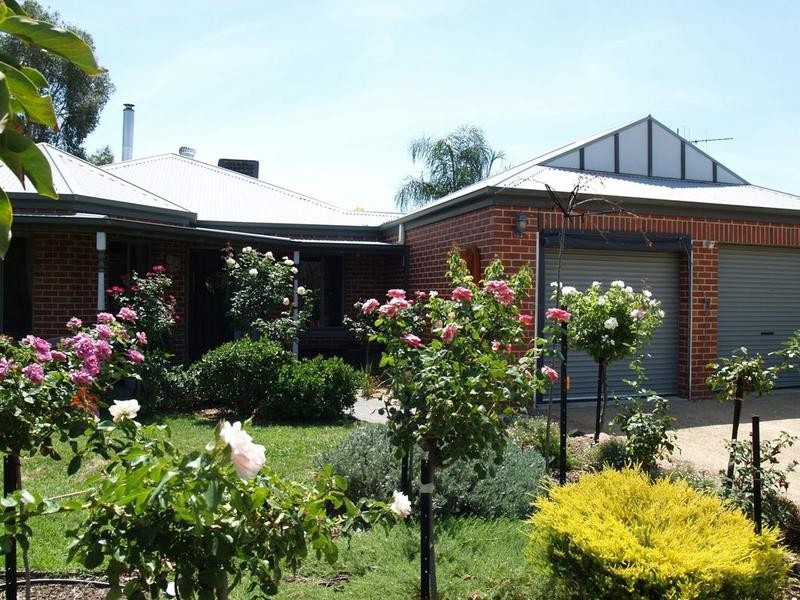 42 Wattle Drive, Numurkah VIC 3636