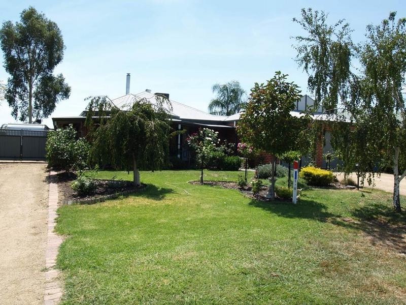 42 Wattle Drive, Numurkah VIC 3636