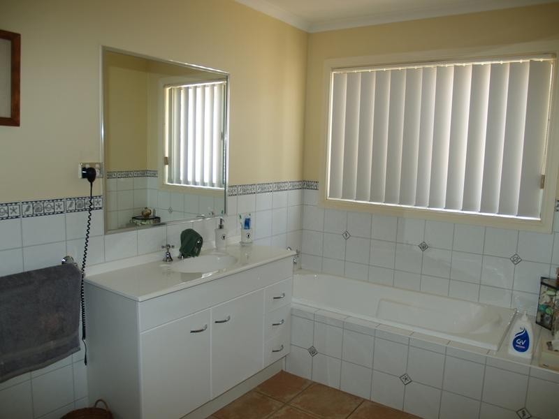 42 Wattle Drive, Numurkah VIC 3636