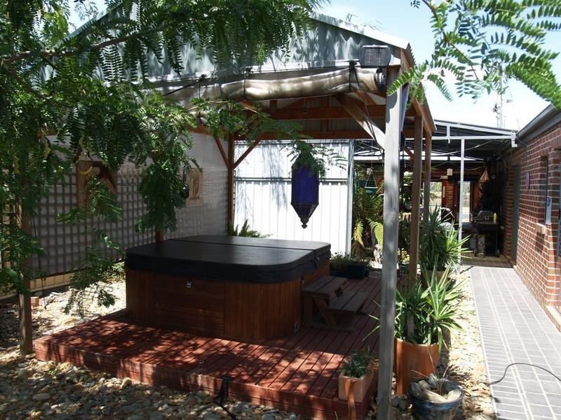 42 Wattle Drive, Numurkah VIC 3636