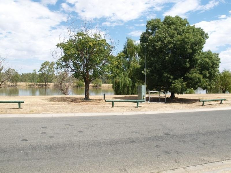 42 Wattle Drive, Numurkah VIC 3636