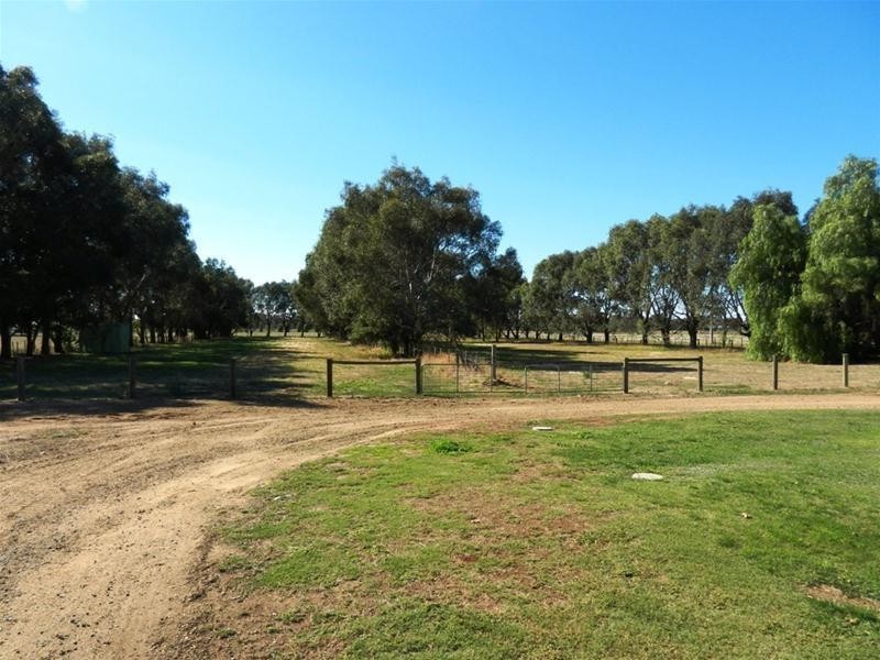 634 Naring Hall Road, Numurkah VIC 3636