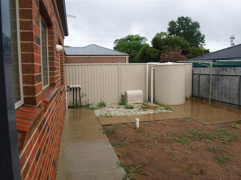 2/2 Meiklejohn Street, Numurkah VIC 3636