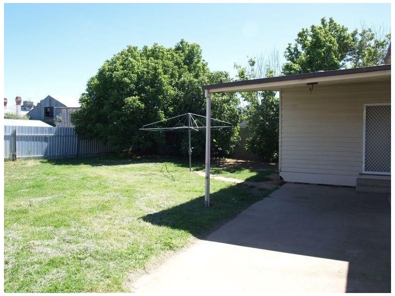 2/11 Dolphin Street, Numurkah VIC 3636