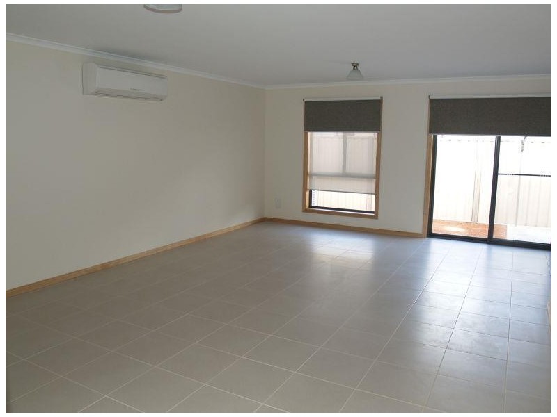 2/1 Swallow Street, Numurkah VIC 3636