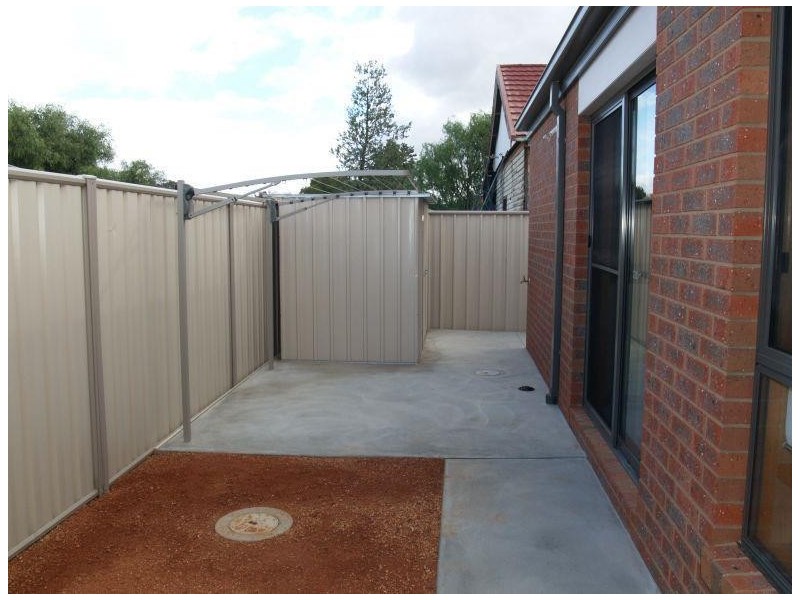 2/1 Swallow Street, Numurkah VIC 3636