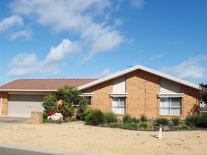 1 Maple Crescent, Numurkah VIC 3636