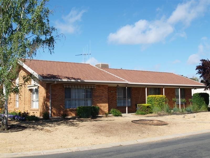 1 Maple Crescent, Numurkah VIC 3636