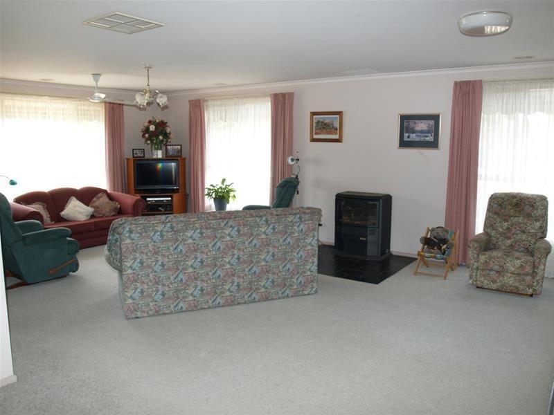 1 Maple Crescent, Numurkah VIC 3636