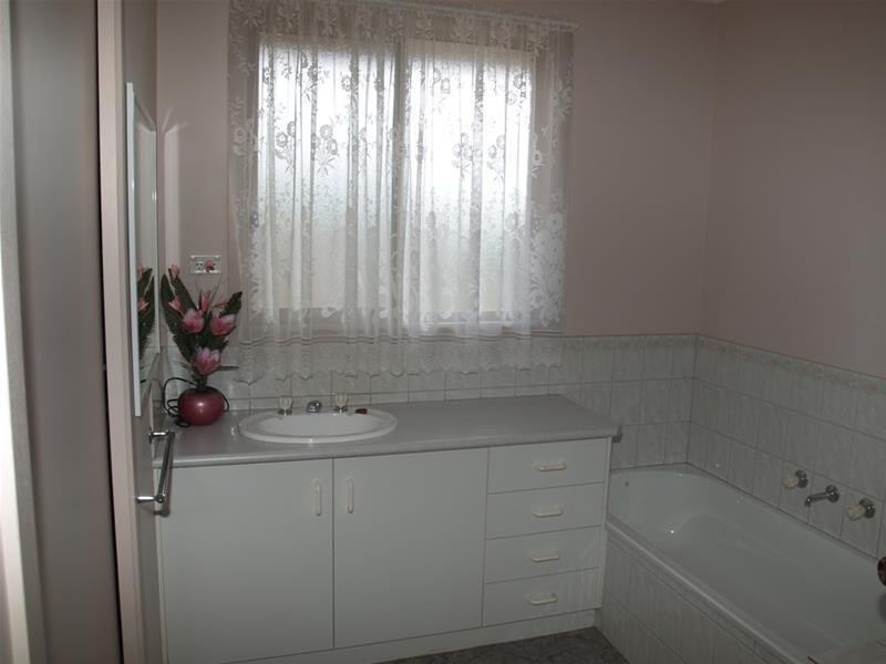 1 Maple Crescent, Numurkah VIC 3636