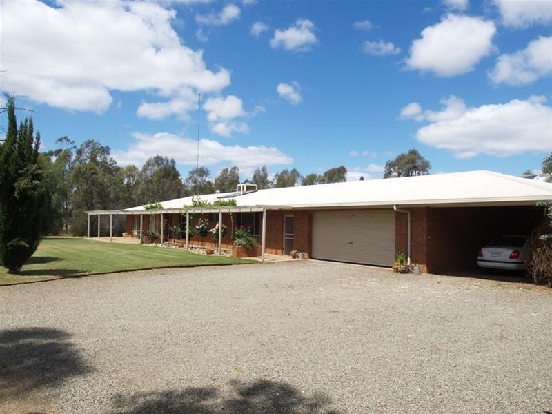 66 Sutcliffes Road, Numurkah VIC 3636