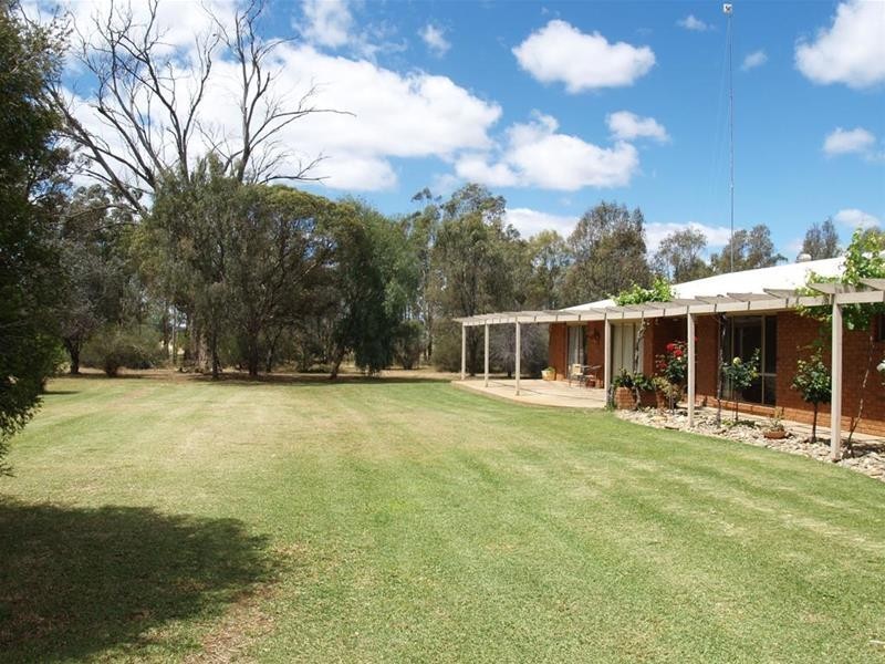 66 Sutcliffes Road, Numurkah VIC 3636