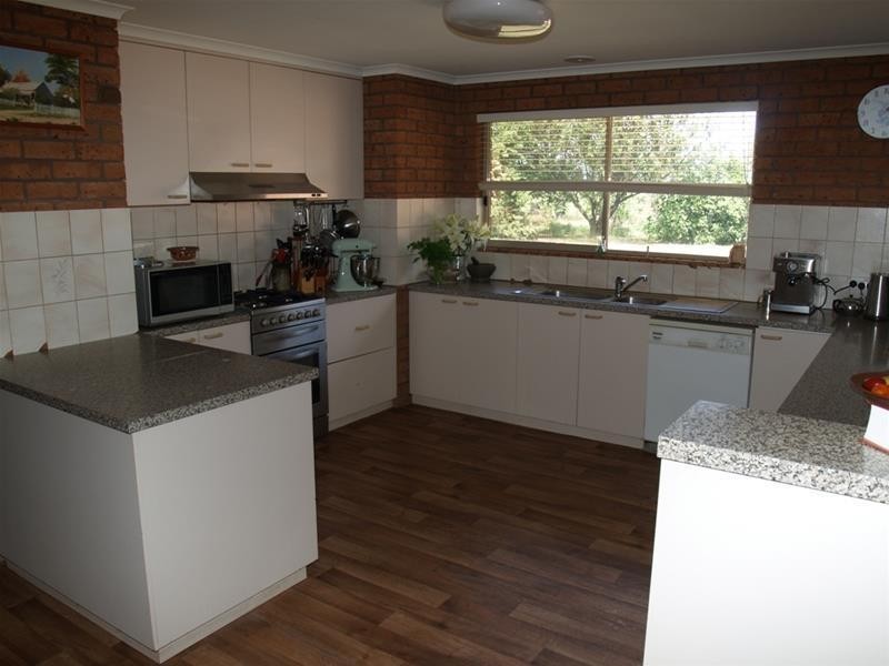 66 Sutcliffes Road, Numurkah VIC 3636