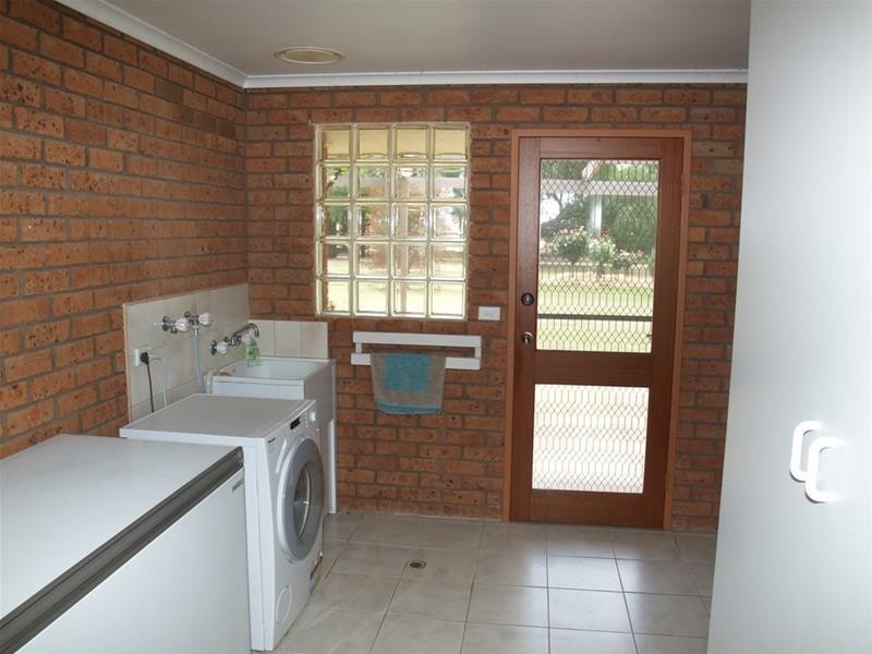 66 Sutcliffes Road, Numurkah VIC 3636