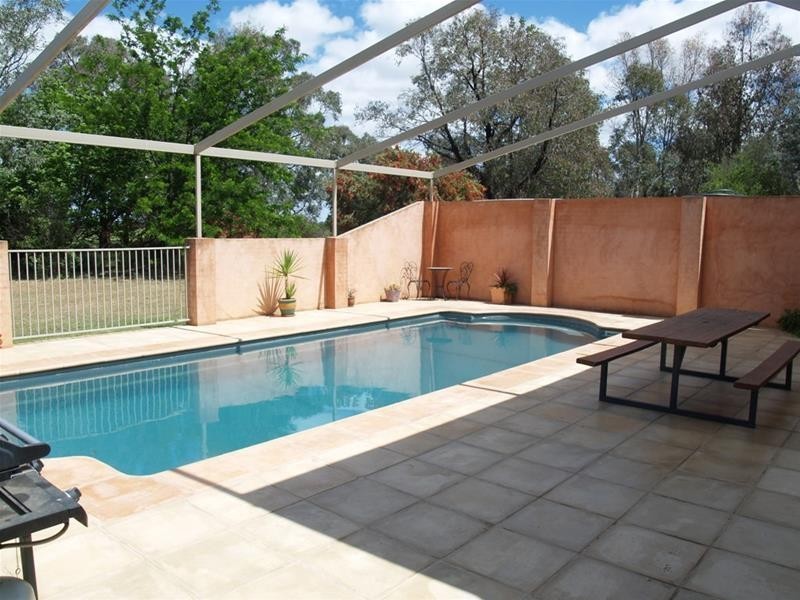 66 Sutcliffes Road, Numurkah VIC 3636