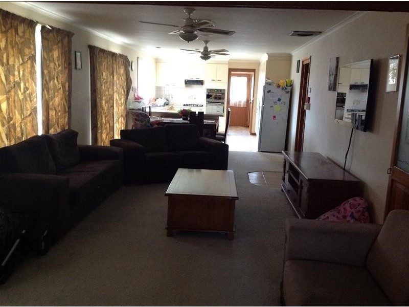 24 Russell Street, Numurkah VIC 3636