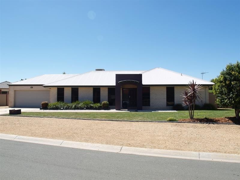 16 Maple Crescent, Numurkah VIC 3636