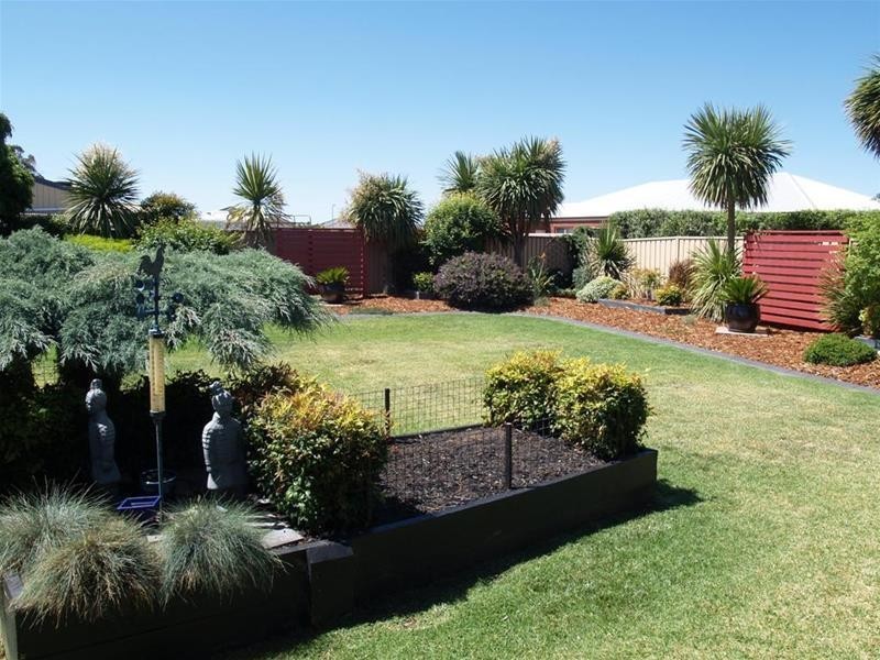 16 Maple Crescent, Numurkah VIC 3636