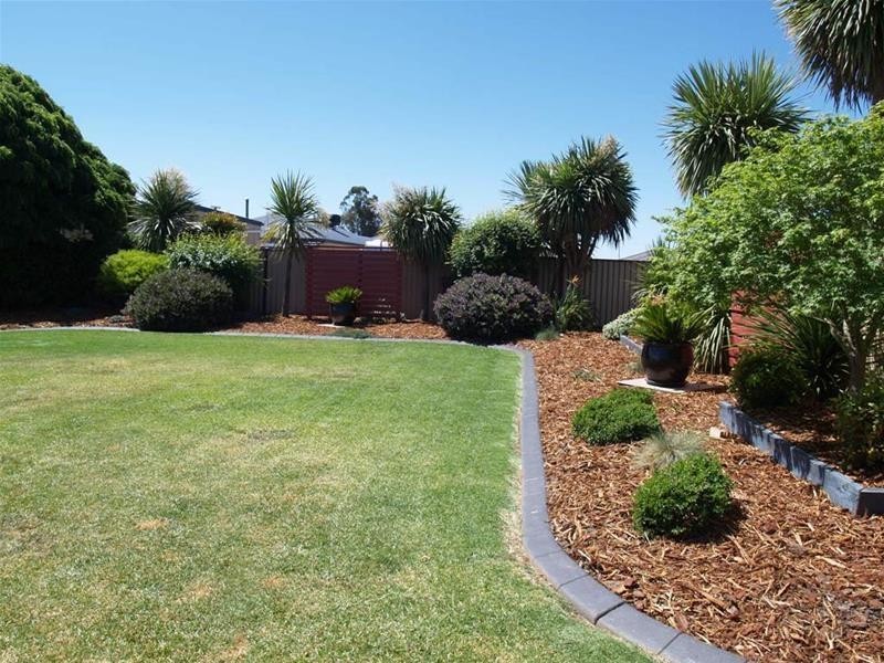 16 Maple Crescent, Numurkah VIC 3636