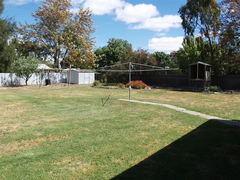 8 Rowe Street, Katunga VIC 3640