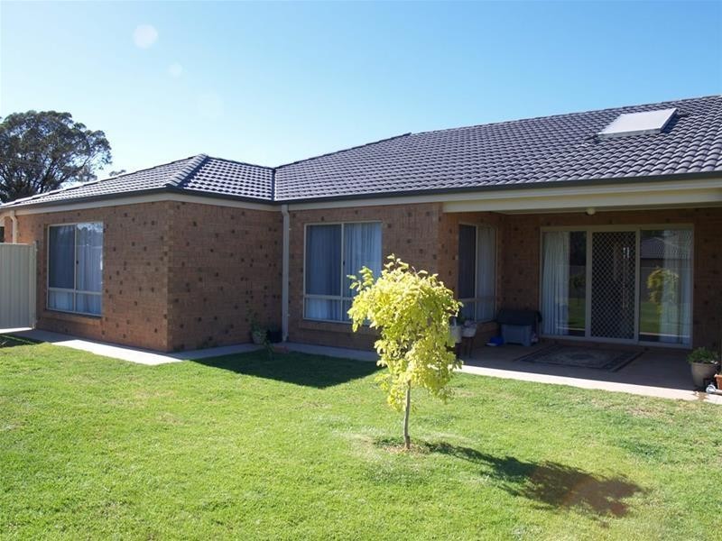 12 Bristol Street, Katunga VIC 3640