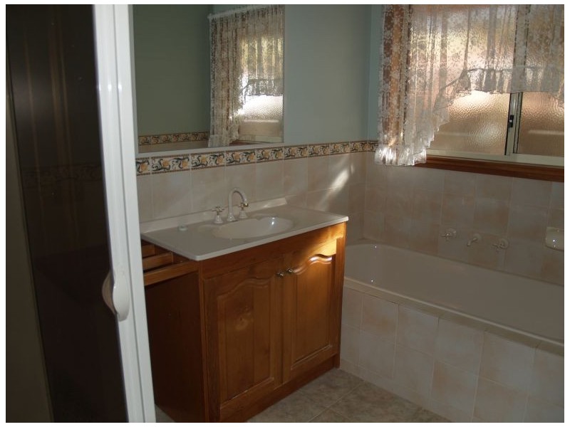 16 Wattle Drive, Numurkah VIC 3636