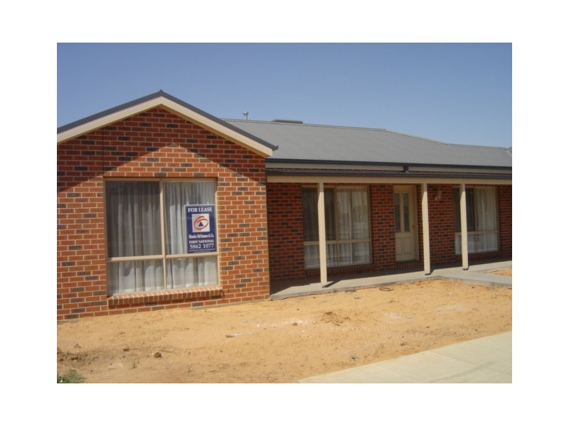 2/2 Meiklejohn Street, Numurkah VIC 3636