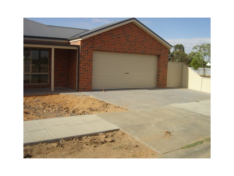 2/2 Meiklejohn Street, Numurkah VIC 3636