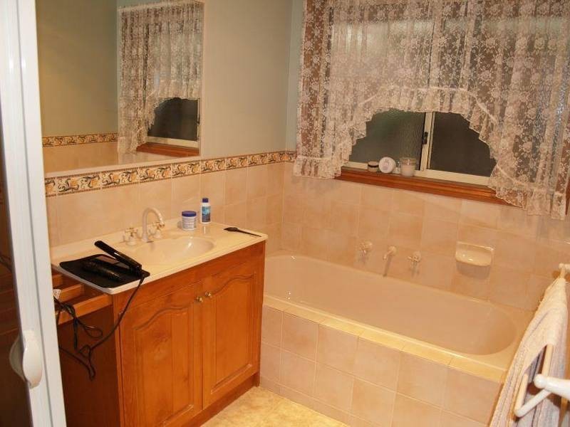 16 Wattle Drive, Numurkah VIC 3636