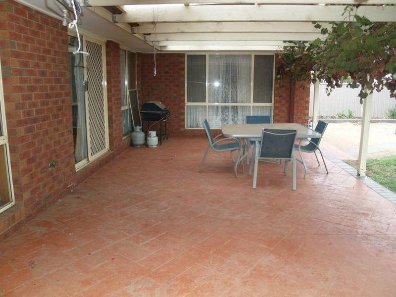 16 Wattle Drive, Numurkah VIC 3636