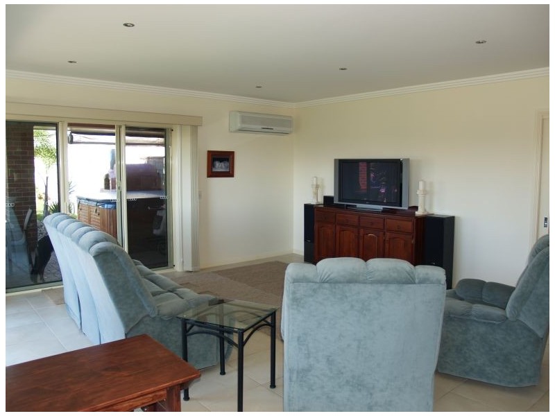 25 Maple Crescent, Numurkah VIC 3636