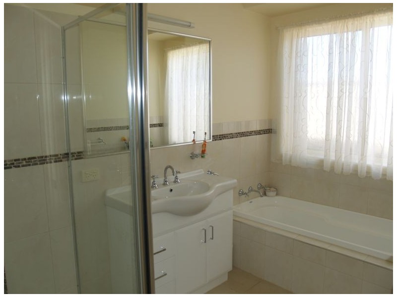 25 Maple Crescent, Numurkah VIC 3636