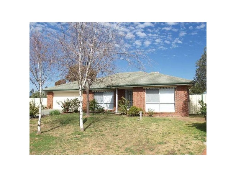 15 Maple Crescent, Numurkah VIC 3636