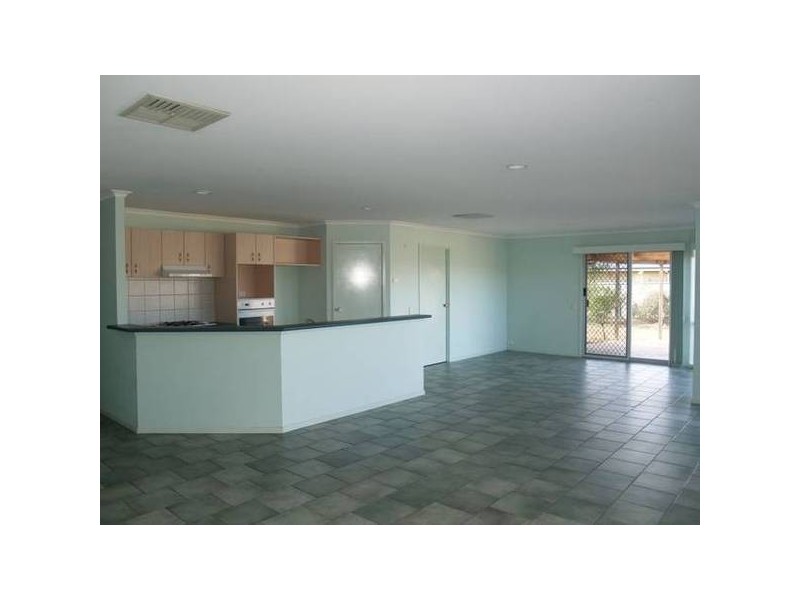 15 Maple Crescent, Numurkah VIC 3636