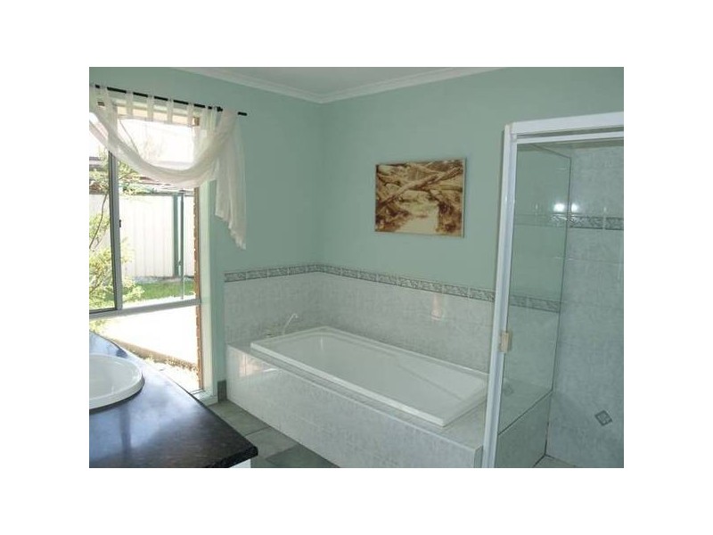 15 Maple Crescent, Numurkah VIC 3636