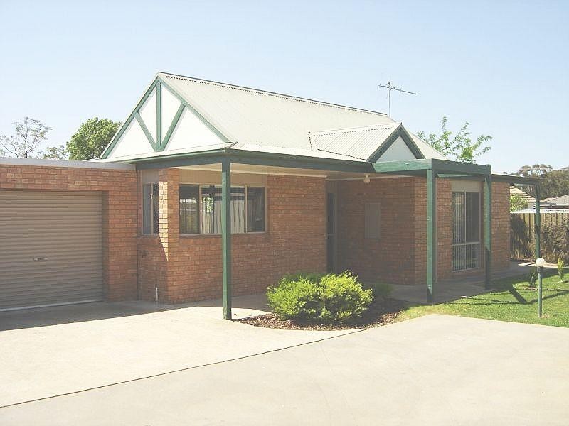 2 21 Newby Street, Numurkah VIC 3636