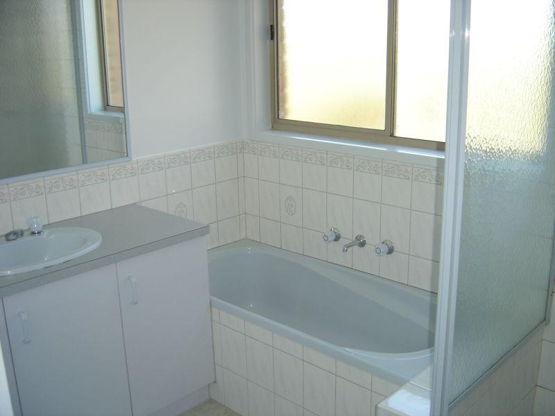 2 21 Newby Street, Numurkah VIC 3636