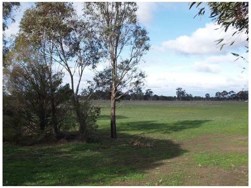 70 Sampsons Road, Numurkah VIC 3636