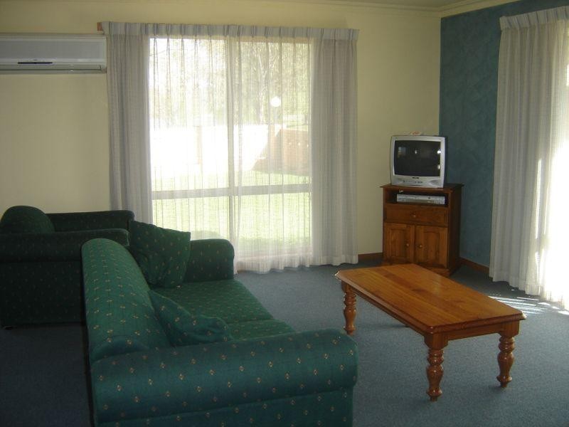 64, 24 Wattle Drive, Numurkah VIC 3636