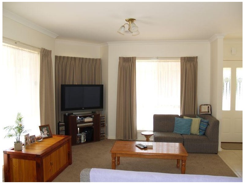 1/2 Meiklejohn Street, Numurkah VIC 3636
